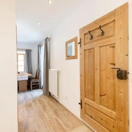 Schloegler's Apartmenthaus *