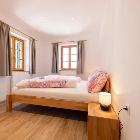 Schloegler's Apartmenthaus Daire *