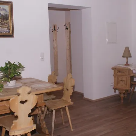 Schloegler's Apartmenthaus * Нойштифт-им-Штубайталь