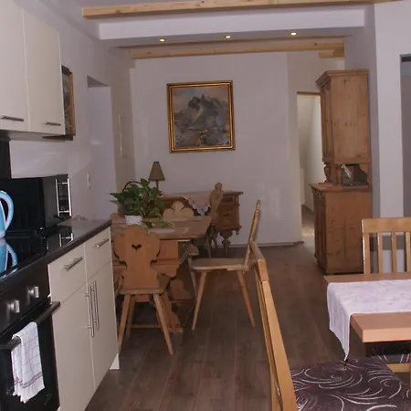 Schloegler's Apartmenthaus Daire *