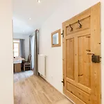 Schloegler's Apartmenthaus *